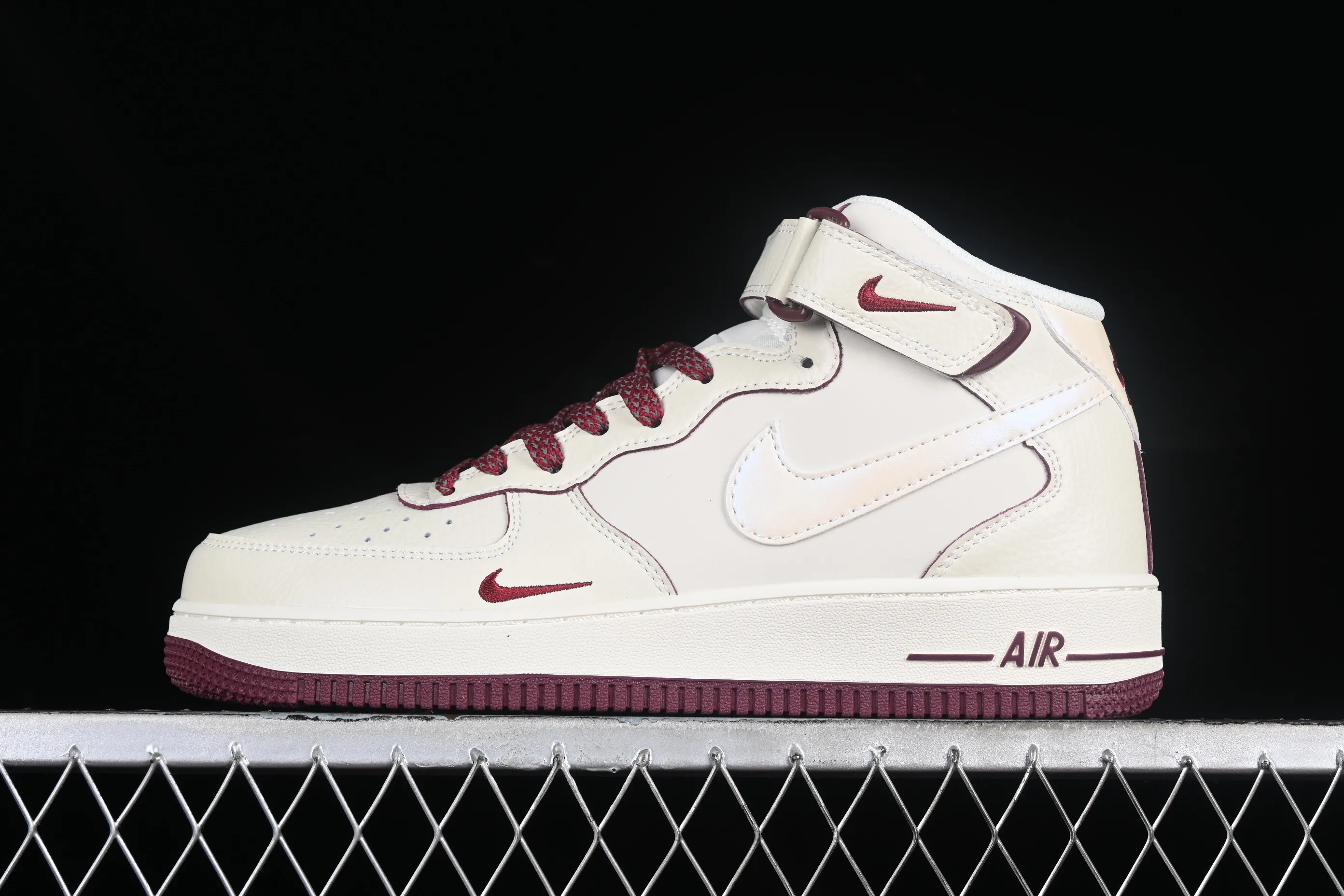 All categories Nk Air Force 1 Air Force series Nk Air Force 1 Mid Air Force mid-top Nk Air Force 1'07 Mid burgundy pearlescent small hook Air Force One mid-top casual sneakers SG2356-803